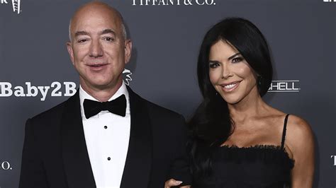 jeff bezos and lauren sánchez are engaged abc7 los angeles