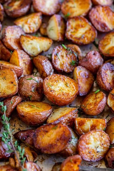Oven Roasted Red Potatoes Recipe Easy The Food Charlatan Mytaemin