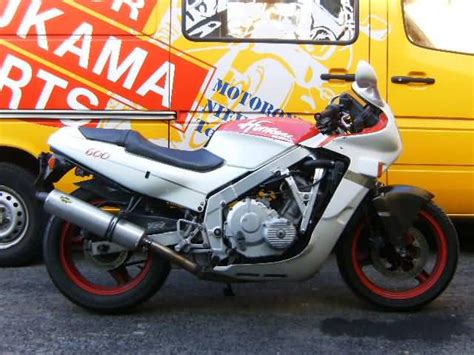 Click here for complete rating. 1987 Honda CBR600F - Moto.ZombDrive.COM