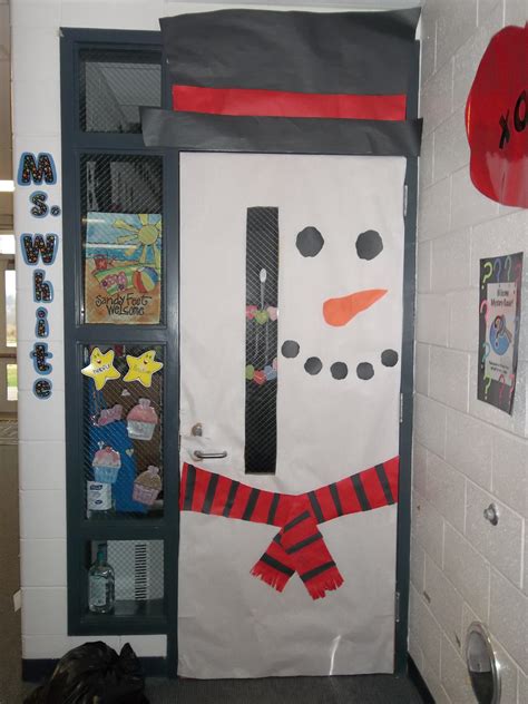 Top 30 Office Christmas Decorating Ideas - Flawssy