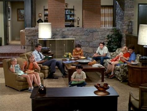 The 15 Most Iconic Couches In Tv History The Brady Bunch Home Tv