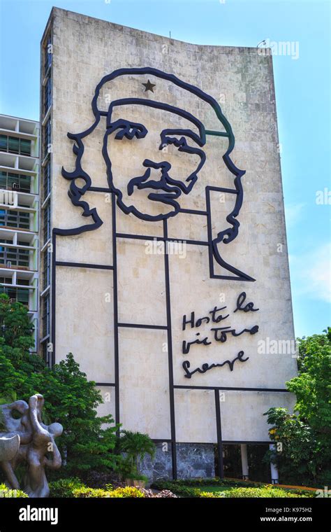 Ministère de l intérieur cubain avec memorial de droit hasta la