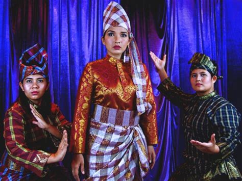 Pantun melayu klasik sarat dengan budaya dan nilai estetikanya yang tinggi. Para Wanita Melayu Dalam Sejarah - The Patriots