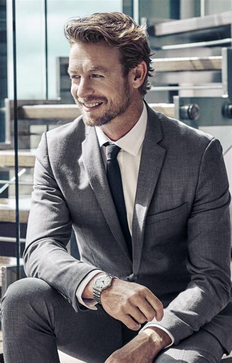 SIMON BAKER BIOGRAPHIE TAILLE ET RÉCIT DE VIE BIO DES SUPER STARS ACTEURS AUSTRALIENS