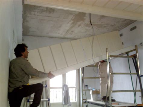 La pulizia al controsoffitto in legno, mantenuto sempre pulito, idratato e curato la frenesia è, ancora una volta, cattiva consigliera. Soffitti a cassettoni in legno: applicazione dal basso ...