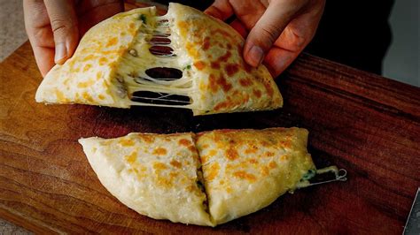 오븐 없이 후라이팬으로 만드는 그 유명한 감자치즈빵 고기 추가 버전 Youtube