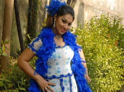 letest new bangladeshi hot model and actress wallpaper apu biswas bsngladeshi film actress