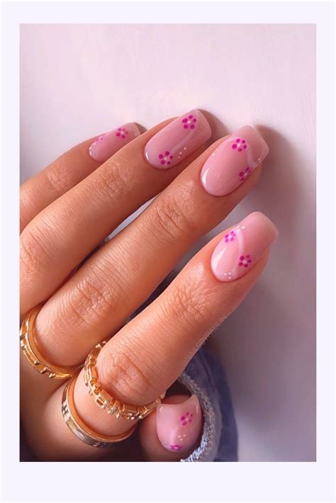 35 Most Beautiful Pink Flower Short Nail Designs For Summer 2021