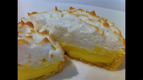 Spread meringue over the pie reaching to the edges of the pie crust. SUPER EASY LEMON MERINGUE PIES - YouTube