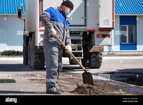 Male Laborer Hi Res Stock Photography And Images Alamy