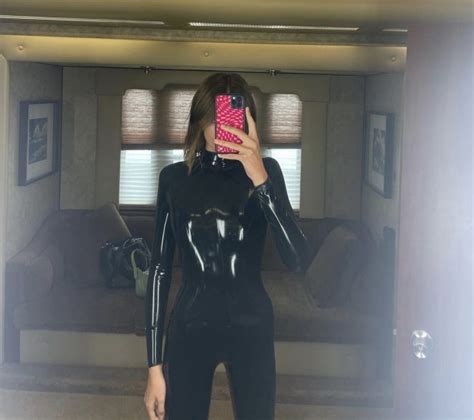 Kaia Gerber In A Sexy Latex Suit On The Set Of American Horror Story