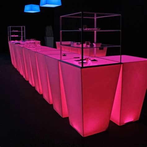 Elles sont faciles à monter, solides et se plient pour se ranger dans un espace réduit. Location Mange Debout lumineux Design Flex Kub carré 75cm ...