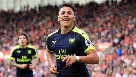 Latest news on alexis sanchez including goals, stats and injury updates on manchester united and chile forward plus transfer links and more here. Alexis Sanchez Sticks the Boot Into Arsenal on Twitter Ahead of Man City Move - Sports Illustrated