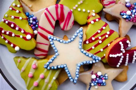 These almond thumbprint cookies are made with almond flour, homemade berry jam, and sweetened with maple syrup. Almond Flour Holiday Shortbread Cookies - About to Sprout