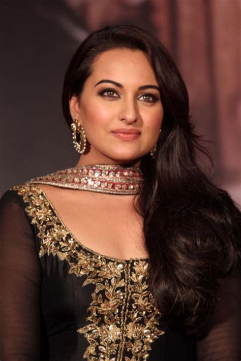 Fashion And Fok Bollywood Indian Celebrities Imransonakshi And Akshay At Once Upon A Time In