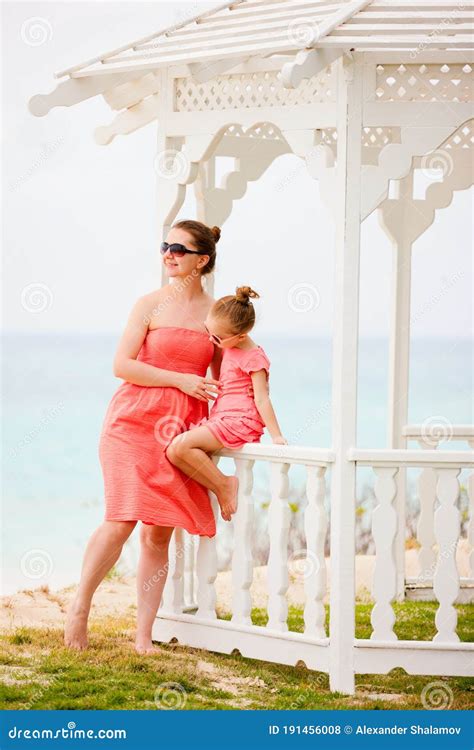 M Re Et Fille La Plage Photo Stock Image Du Visage