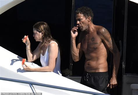 Ellen Pompeo 52 Enjoys A Yacht Trip With Husband Chris Ivery During Sun Soaked Holiday In