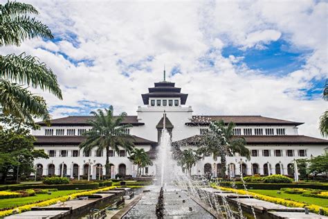 Jadi Saksi Bisu Sejarah Berikut Tempat Wisata Di Bandung Yang Tak Bisa