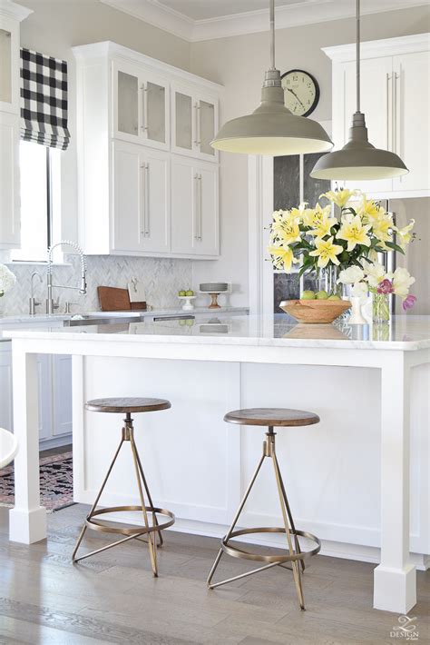 They will fit beautifully with any decor from modern to rustic farmhouse. The Best Modern Farmhouse Bar Stools ( + an update on mine ...
