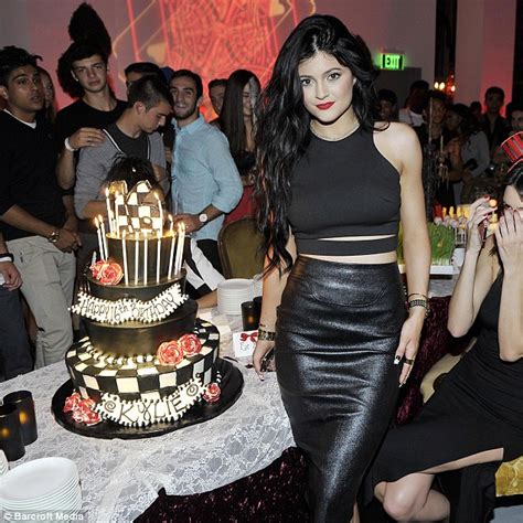 Kylie Jenners 1000 Sweet 16 Party Favours Daily Mail Online