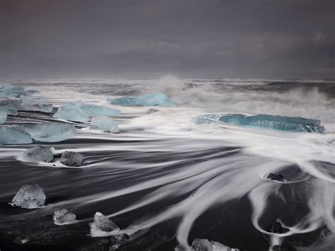 Waves Iceland
