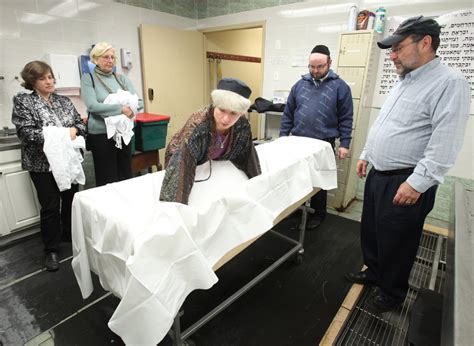 Jewish Groups Revive Rituals Of Caring For Dead The New York Times