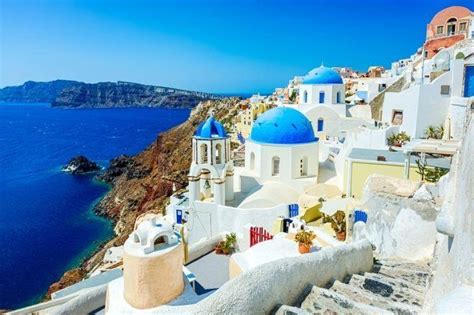 Σαντορίνη, pronounced sandoˈrini), officially thira (greek: 15 motivos para você visitar a paradisíaca Santorini, na ...