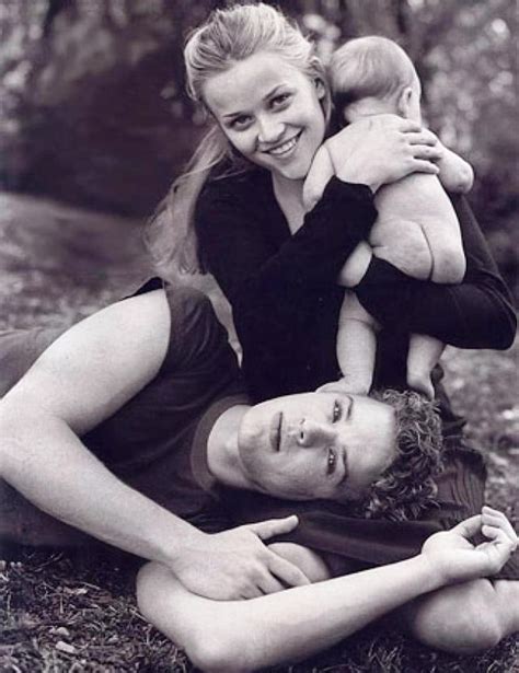 Reese Witherspoon And Ryan Phillippe Pose With Their Newborn Daughter Ava 1999 Reese