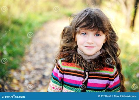Retrato Da Menina Funky Da Criança Pequena Foto De Stock Imagem De