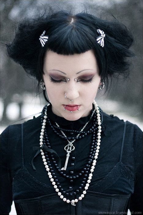 Pin Von Johanna Auf Goth And So Gothic Frisuren Gotik Frisuren Gothic Mode