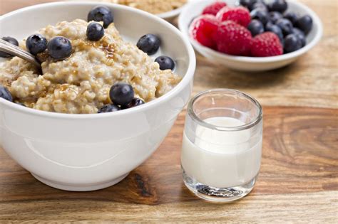 Instant or rolled oats have instant oatmeals are basically a nutritional mockery of the healthful grain that they started out as. Rolled Oats with Fresh Berries & Cream | Low calorie ...