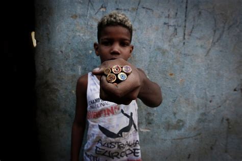 A “guerrilha Urbana Carioca” Pelas Lentes De Um Fotojornalista By A A Medium