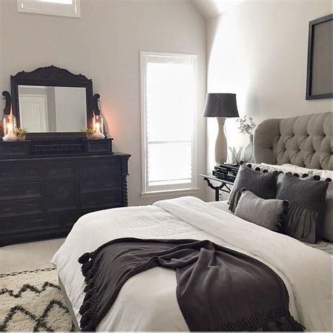 Cast a glance over our navy blue more often than not we overlook the great importance of the bedroom yet today we address this if you are wondering, the name of navy blue in contrast with white was worn by officers of the british. Master bedroom decorating ideas pinterest - theradmommy.com