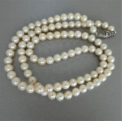 Beryl Lane Vintage Mid Century Lustrous Cultured Akoya Pearl Necklace 21 Inch