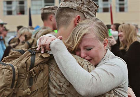 23 Touching Photos Of Soldiers Returning Home From War That Will Make