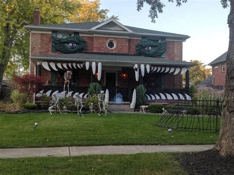 Some Of The Best Halloween Decorations To Make Your Neighborhood Proud