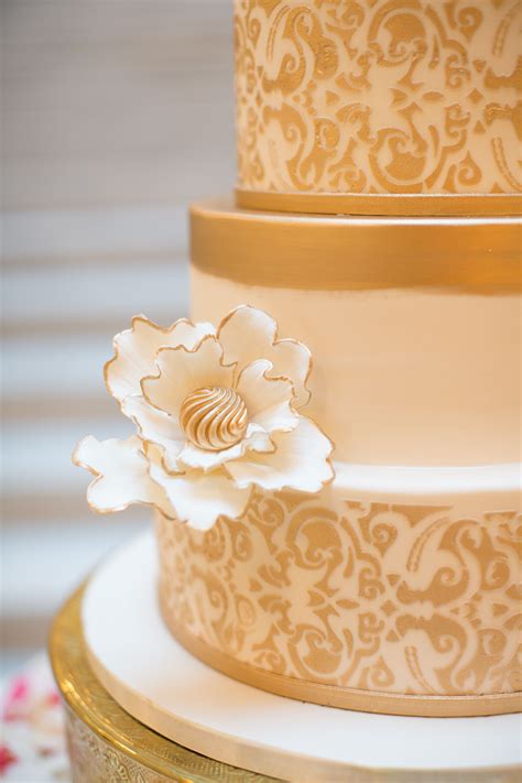 White And Gold Fondant Wedding Cake Gold Fondant Gold Wedding Cake