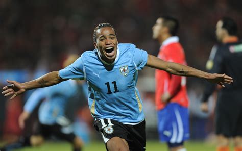 De una manera siniestra, cuando su mujer se muere de un. Uruguayan midfielder Alvaro Pereira cele - La Arenga del ...