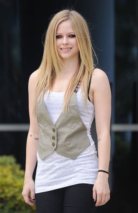 Avril Lavigne Wearing New Abbey Dawn Outfit Avril Lavigne Photo