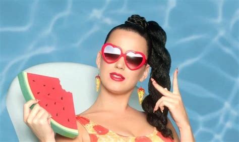 Katy Perry Gets Fresh And Fruity In Her New Video Daily Star