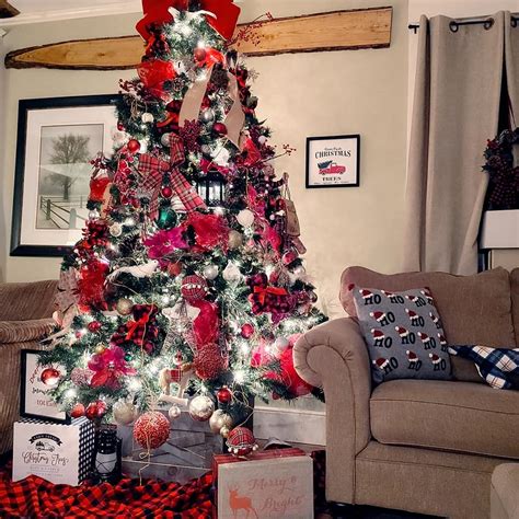 5 Farmhouse Christmas Tree Ideas To Steal From Our Favorite Rustic