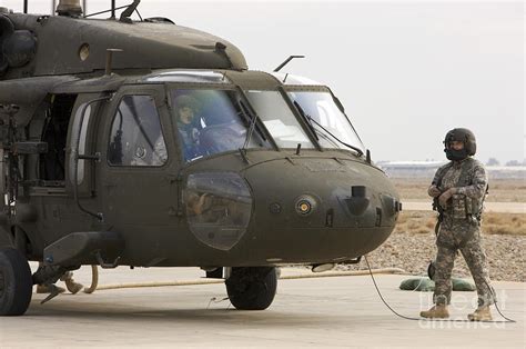 Balad Iraq A Uh 60l Black Hawk Lands Photograph By Terry Moore
