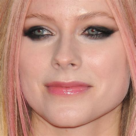 Avril Lavigne Makeup Black Eyeshadow And Pink Lip Gloss Steal Her Style
