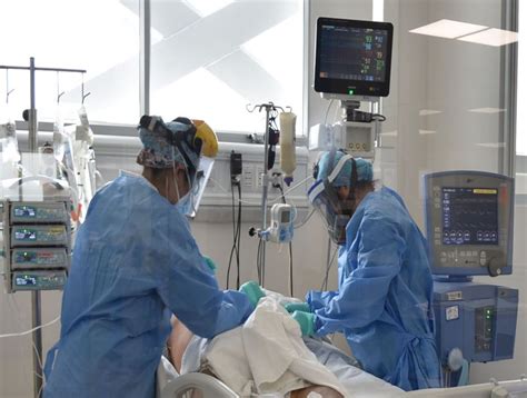 Los trabajadores del sistema de salud público, privado y de seguridad social cobrarán bonos de $5.000 en los meses de abril, mayo, junio y julio. Hay 50 funcionarios de la salud con Covid-19 en la Región ...