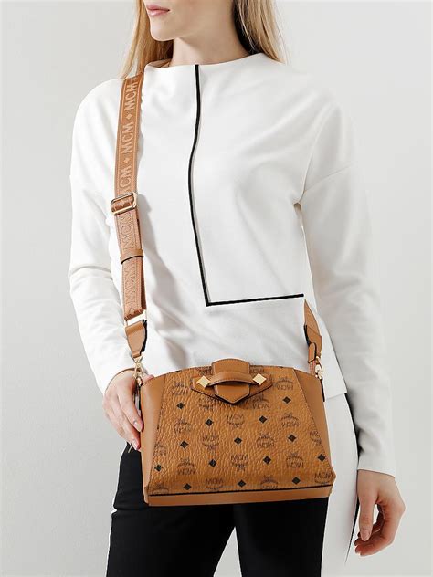 In unserem sortiment finden sie alles, was mcm liebhaber begehren. MCM Tasche - Minibag "Essential" braun