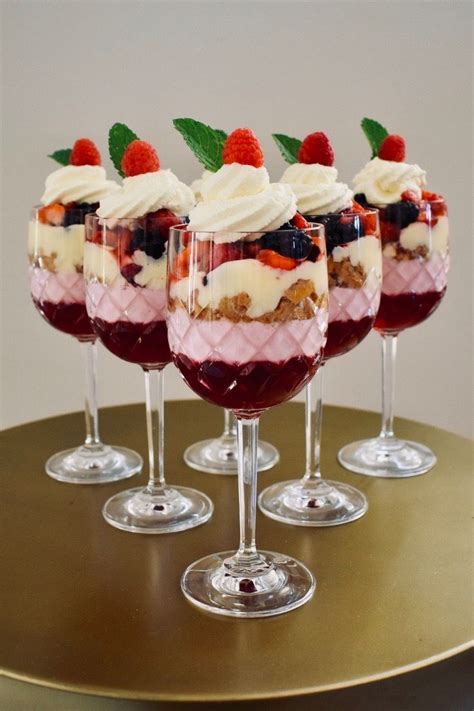 So satisfy your festive sweet tooth with some salted caramel maple individual tarts are a cute way to make guests feel special. Individual Christmas Desserts : Mini Trifles Christmas ...