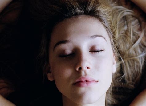 Relaxation Hairstyle Alexis Ren Face Teenager Eyes Closed Real