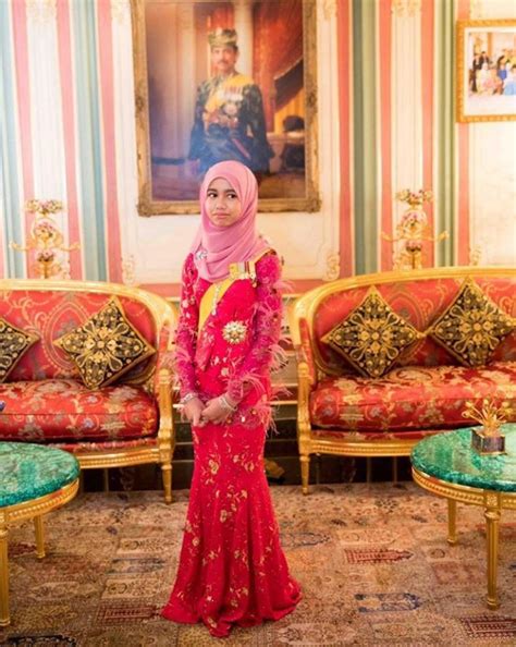 Ms.azrinaz mazhar hakim *former wife of hm sultan hassanal bolkiah of brunei*, hm queen bainun of perak, hm queen zahirah of terrenganu and hm queen saleha of brunei at a royal banquet celebrating hm sultan azlan shah of perak silver jubilee of reigning the state. Manis Berhijab, Puteri Ameerah Bolkiah Semakin Cantik ...