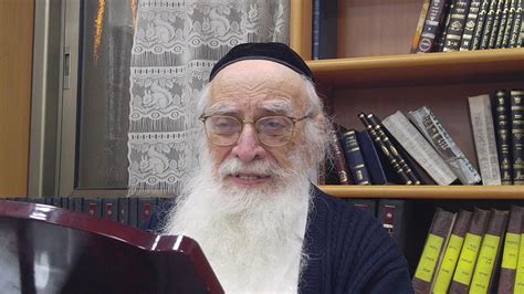 אֶסְתֵּר או אֶסְתֵּר הַמַּלְכָּה היא דמות מקראית, גיבורת מגילת אסתר ונס ההצלה של חג הפורים, לאחר שסיכלה את מזימתו של המן להשמיד את היהודים בממלכת פרס. ‫הרב חיים בן סניור: מגילת אסתר מבוא‬‎ - YouTube