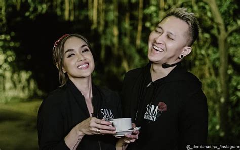 We did not find results for: Pasangan Supranatural, Demian Aditya dan Sara Wijayanto Selalu Ketemu Setan Saat Bercermin